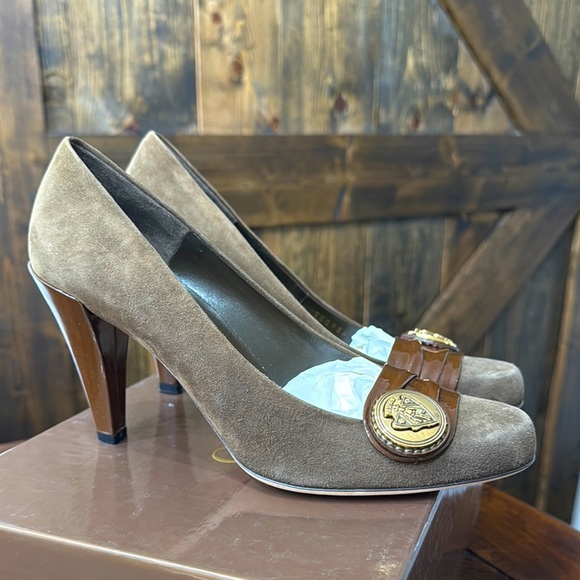 GUCCI Patent Lamb Pumps
